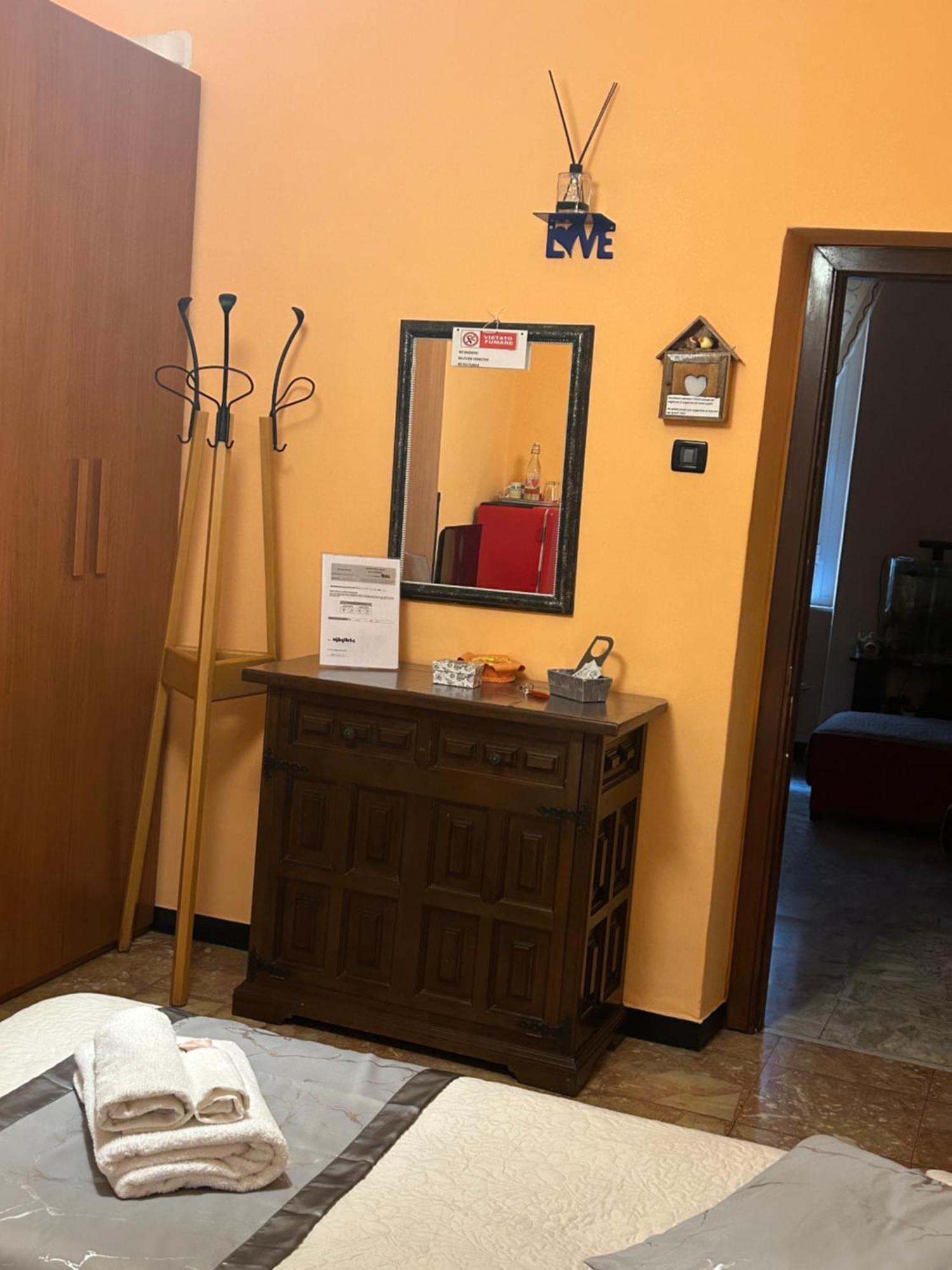 A Casa Di Lou Bed and Breakfast Genua Exteriör bild